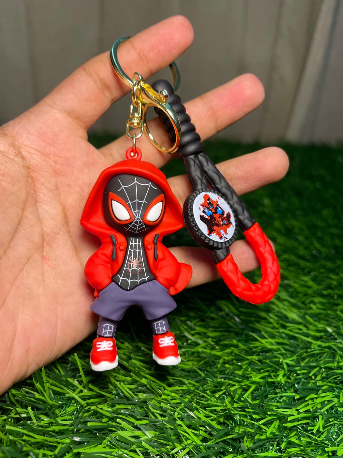 Red sweatshirt-spider-man